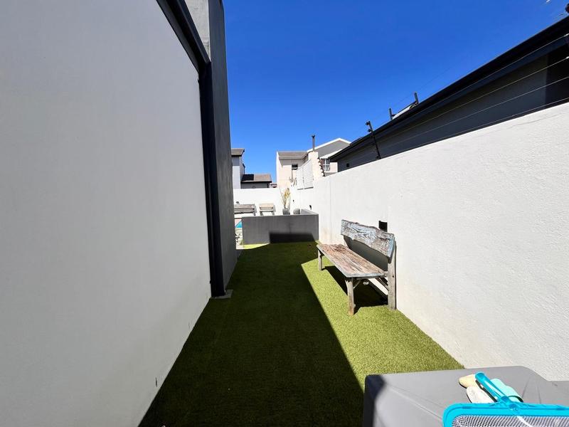 2 Bedroom Property for Sale in Sandown Western Cape